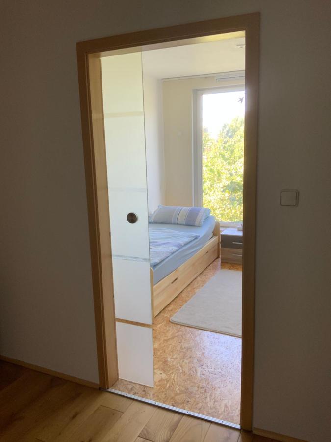 Ferien/ Monteurzimmer Mit Gemeinsam Wozi, Kue, Bad, Wlan Magdeburg Bagian luar foto